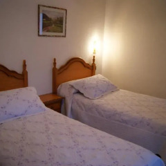 Отель Hostal Pirineos Meliz Стандартный номер с различными типами кроватей фото 2