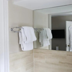 Отель Roof Garden Rooms Лондон сейф в номере