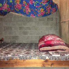 Отель Hoa Chanh Homestay Кровать в общем номере