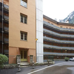 Отель Apartamentos Montserrat Abat Marcet Монистроль-де-Монтсеррат парковка