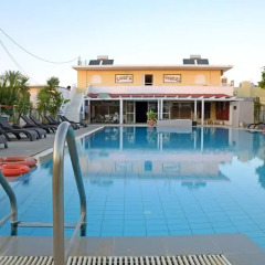 Отель Falirala Central бассейн фото 3