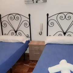 Отель Hostal Nevot Стандартный номер с различными типами кроватей фото 10