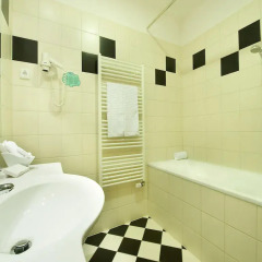 Ramada Airport Hotel Prague 4* Стандартный номер с различными типами кроватей фото 3
