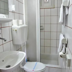 Hotel Lav 3* Номер категории Эконом с двуспальной кроватью фото 8
