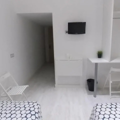 Отель Hostal Adis балкон