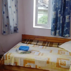 Hostel Enny Стандартный номер с двуспальной кроватью (общая ванная комната) фото 2