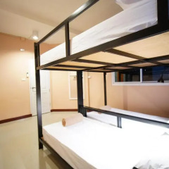 Urban Hostel Bangkok Стандартный семейный номер с двуспальной кроватью фото 9