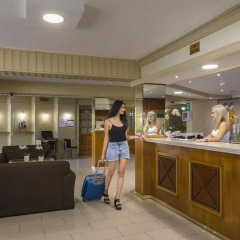 Christabelle Hotel Apartments интерьер отеля фото 3