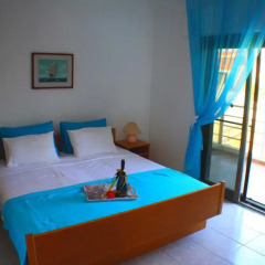 Отель Salonikiou Beach Deluxe Apartments Греция, Аристотелес - отзывы, цены и фото номеров - забронировать отель Salonikiou Beach Deluxe Apartments онлайн комната для гостей фото 2