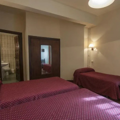 Отель Hostal Ayestaran II Стандартный номер с различными типами кроватей фото 4