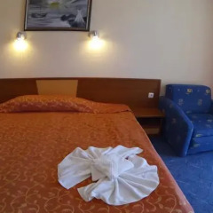 Peshev Family Hotel Свети Влас сейф в номере фото 2