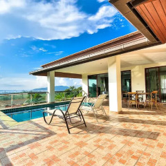 Отель Luxury Seaview Pool Villa at Chalong балкон