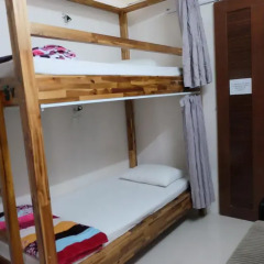 Отель Suki House Hanoi Кровать в женском общем номере с двухъярусной кроватью