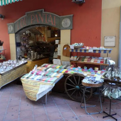 Отель Romantic Lovenest in historical Old NICE развлечения