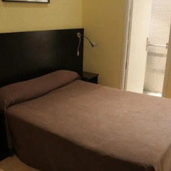 Отель Hostal Baires Стандартный номер с разными типами кроватей фото 3