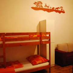 Boomerang Hostel and Apartments Кровать в общем номере с двухъярусной кроватью