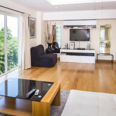 Апартаменты Emerald Palace - Serviced Apartment Паттайя комната для гостей фото 4