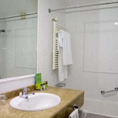 Отель Silken Rio Santander Испания, Сантандер - отзывы, цены и фото номеров - забронировать отель Silken Rio Santander онлайн ванная