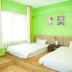 Slow City Youth Hostel комната для гостей
