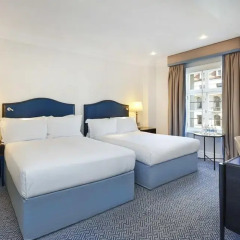 Отель The Waldorf Hilton 4* Стандартный номер с двуспальной кроватью