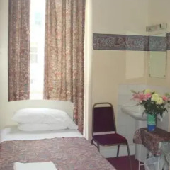 Regency Court Hotel 2* Номер с общей ванной комнатой с различными типами кроватей (общая ванная комната)