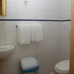 Отель Pensao Residencial Flor dos Cavaleiros 2* Люкс с различными типами кроватей фото 11