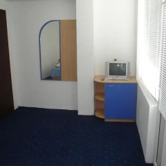 Отель Guest House Rai сейф в номере