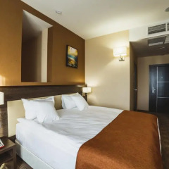 Гостиница AQUAMARINE Hotel & Spa в Курске 4 отзыва об отеле, цены и фото номеров - забронировать гостиницу AQUAMARINE Hotel & Spa онлайн Курск комната для гостей фото 2