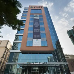 Отель Hyatt Place Dubai Baniyas Square Улучшенный номер с различными типами кроватей фото 4