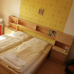OSTEL - Das DDR Hostel Номер с общей ванной комнатой с различными типами кроватей (общая ванная комната) фото 6