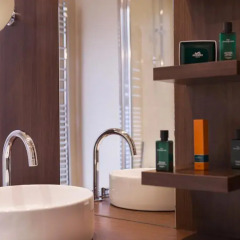 Hotel La Bourdonnais сейф в номере