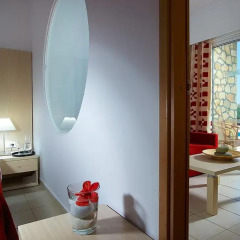 Отель Miraluna Village & Spa 5* Стандартный семейный номер с двуспальной кроватью фото 5
