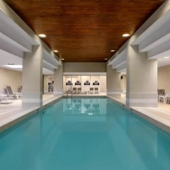 Отель DoubleTree by Hilton Hotel Toronto Downtown Канада, Торонто - отзывы, цены и фото номеров - забронировать отель DoubleTree by Hilton Hotel Toronto Downtown онлайн бассейн фото 2