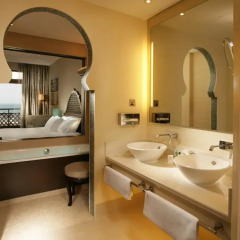 Отель Hilton Ras Al Khaimah Resort & Spa 5* Стандартный номер с различными типами кроватей