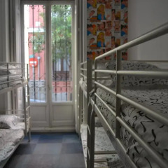 Отель Hostels MeetingPoint 2* Кровать в общем номере с двухъярусной кроватью фото 12