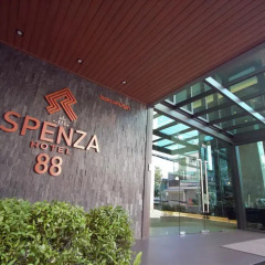 Отель SPENZA Бангкок фитнесс-зал