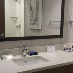 Отель Best Western Plus LaGuardia Airport Hotel Queens США, Нью-Йорк - отзывы, цены и фото номеров - забронировать отель Best Western Plus LaGuardia Airport Hotel Queens онлайн ванная фото 2