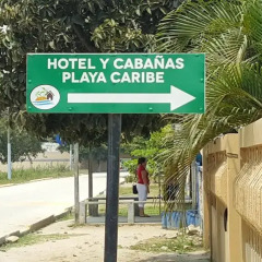 Hotel y Cabañas Playa Caribe парковка