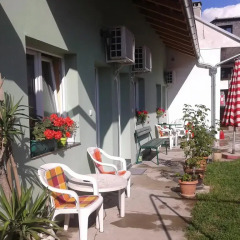 Hostel Zlatna Greda Нови Сад балкон