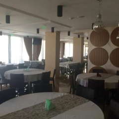 Апартаменты Rose Gardens Apartments Поморие помещение для мероприятий