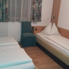 Hotel Tautermann 3* Стандартный семейный номер с различными типами кроватей фото 5