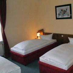 Entrée Hotel Glinde 3* Стандартный номер с 2 отдельными кроватями (общая ванная комната) фото 4