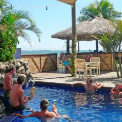 Отель Smugglers Cove Beach Resort and Hotel Фиджи, Вити-Леву - отзывы, цены и фото номеров - забронировать отель Smugglers Cove Beach Resort and Hotel онлайн бассейн фото 2