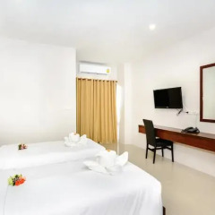 Отель The Topaz Residence комната для гостей фото 6