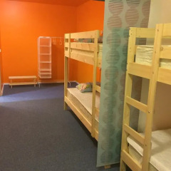 Garage Hostel Кровать в женском общем номере с двухъярусной кроватью фото 2