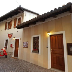Отель La Giolitta Bed & Breakfast Здание Barolo парковка