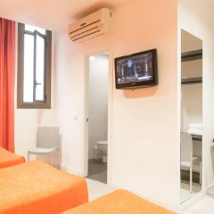 Отель Hostal Benidorm Барселона комната для гостей фото 5