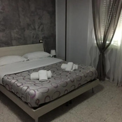 Отель B&B Napoli Stazione 3* Стандартный номер с двуспальной кроватью фото 5