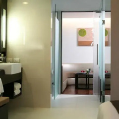 Отель Radisson Suites Bangkok Sukhumvit Бангкок ванная