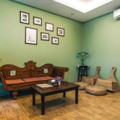 Отель Feung Nakorn Balcony Rooms and Cafe 3* Люкс с различными типами кроватей фото 5